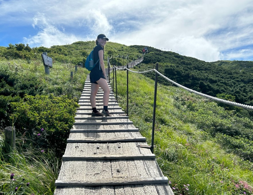 Daisan summit stairs